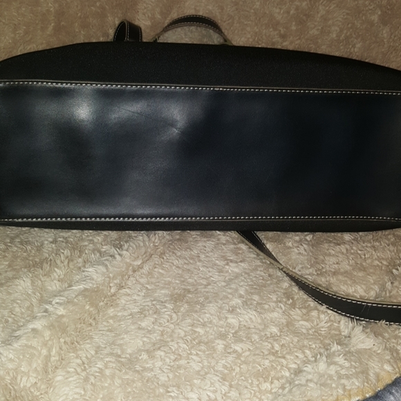 Etienne Aigner Large Purse - Picture 3 of 11